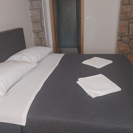 Apartmani I Sobe Grga Starigrad Paklenica Eksteriør billede