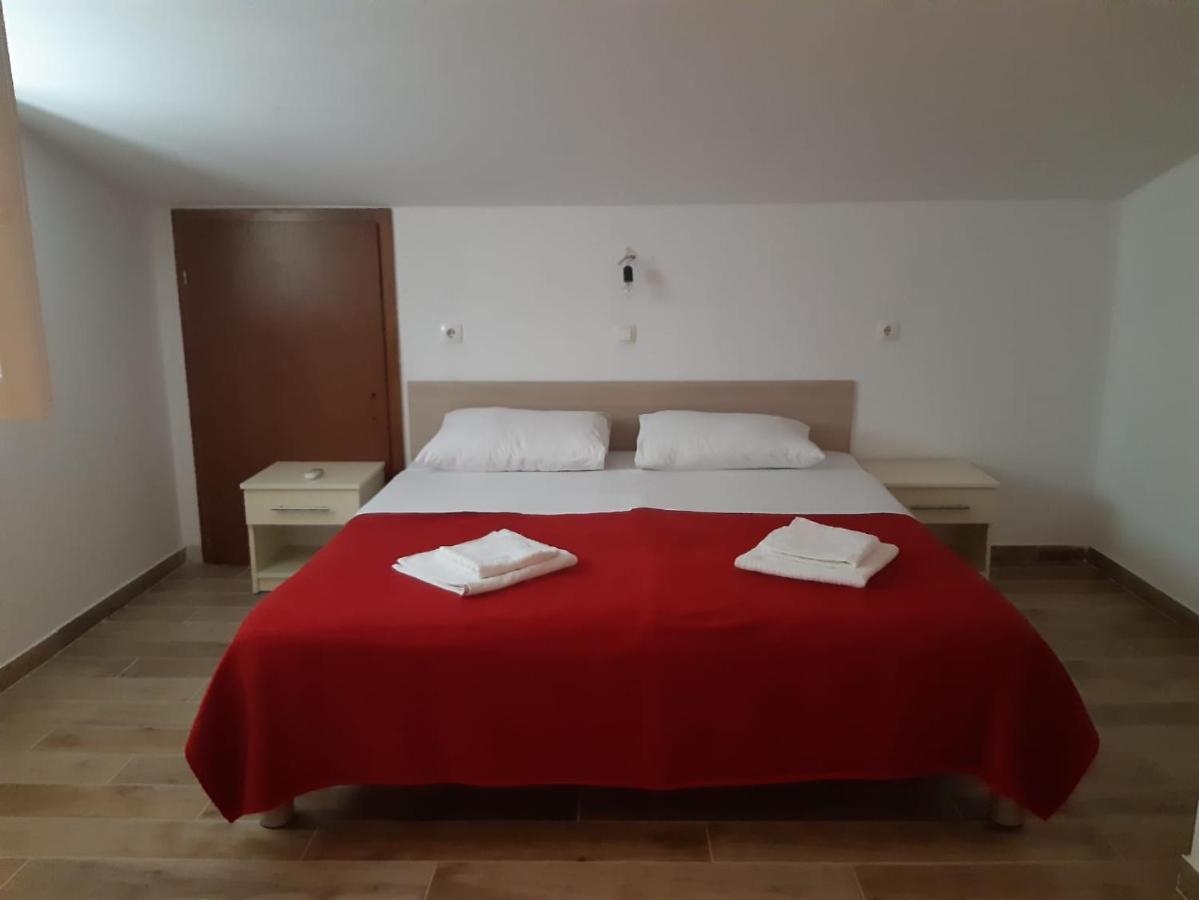 Apartmani I Sobe Grga Starigrad Paklenica Eksteriør billede