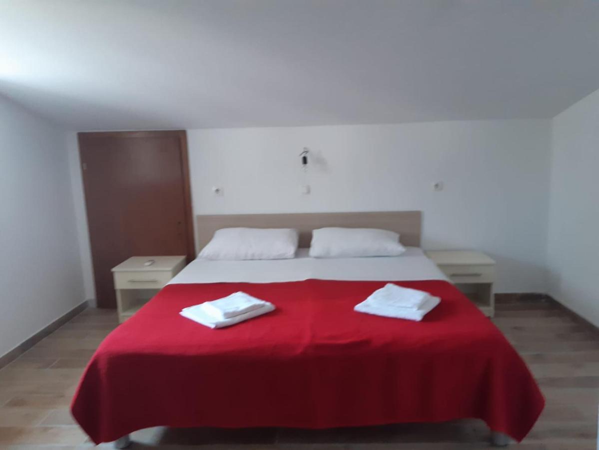 Apartmani I Sobe Grga Starigrad Paklenica Eksteriør billede