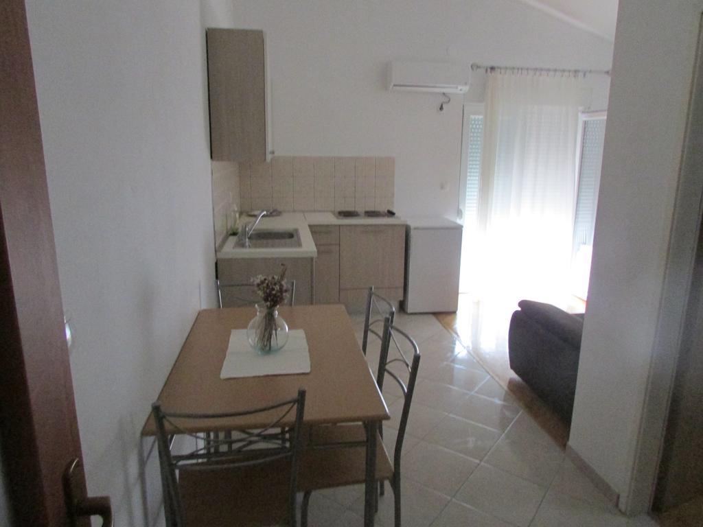 Apartmani I Sobe Grga Starigrad Paklenica Værelse billede
