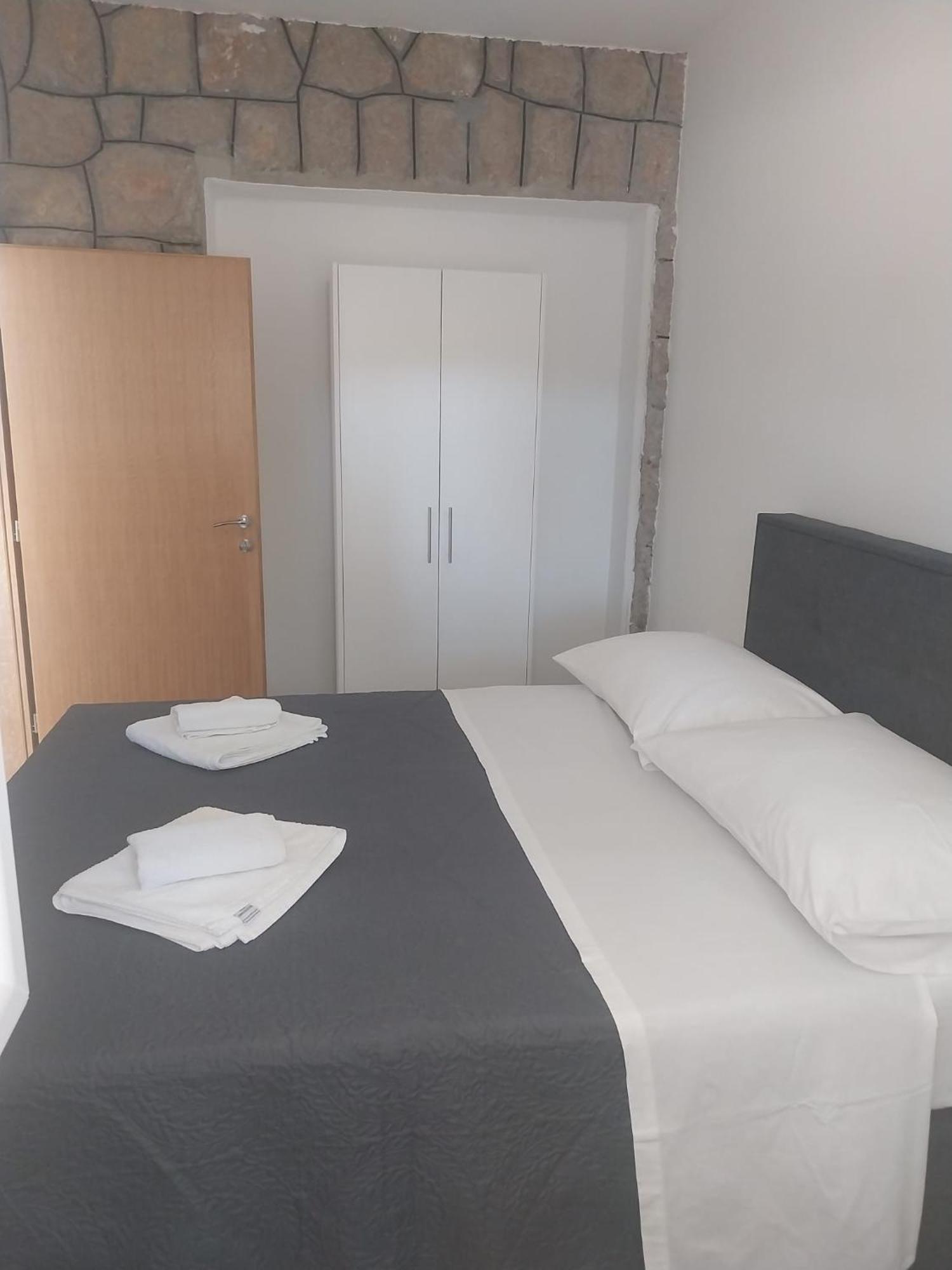 Apartmani I Sobe Grga Starigrad Paklenica Eksteriør billede