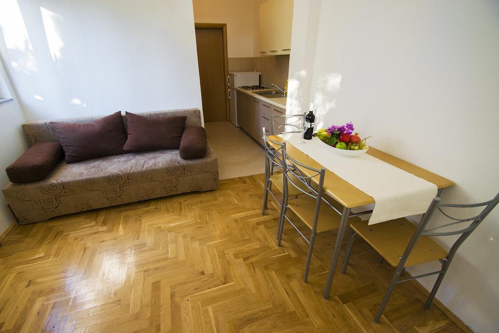 Apartmani I Sobe Grga Starigrad Paklenica Eksteriør billede